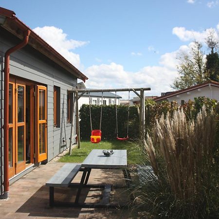 Villa Emilia - Gemuetliches Kinderfreundliches Blockhaus Mit Umzaeuntem Garten Sint Annaland Exterior foto