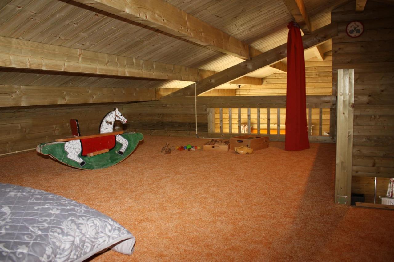Villa Emilia - Gemuetliches Kinderfreundliches Blockhaus Mit Umzaeuntem Garten Sint Annaland Exterior foto
