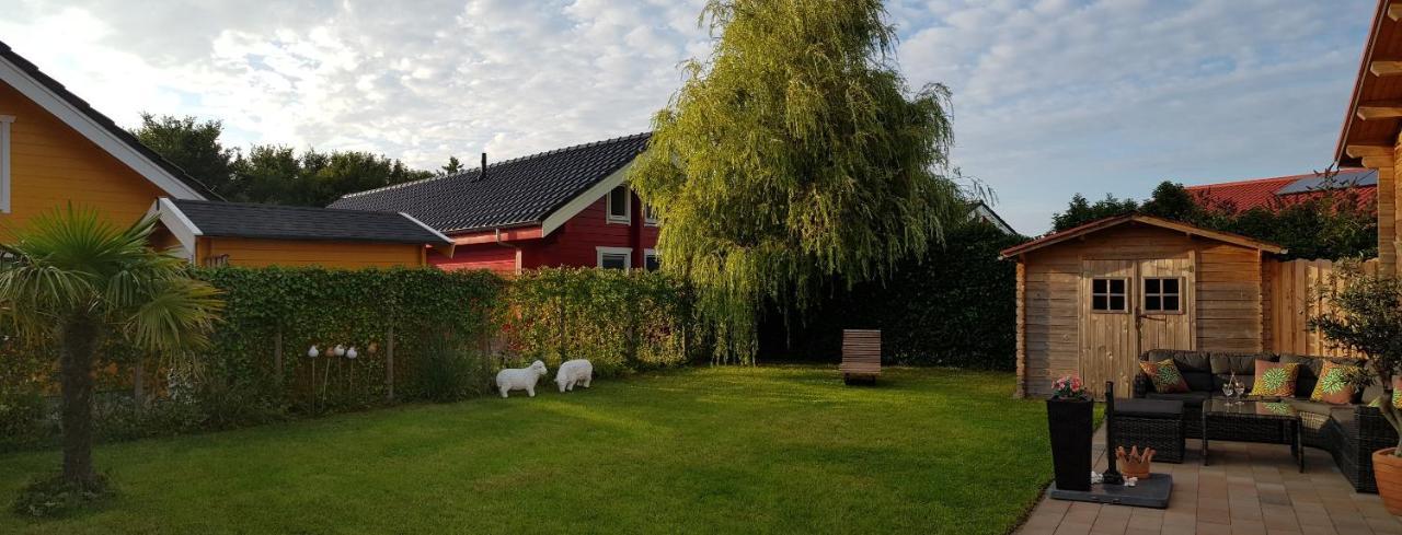Villa Emilia - Gemuetliches Kinderfreundliches Blockhaus Mit Umzaeuntem Garten Sint Annaland Exterior foto