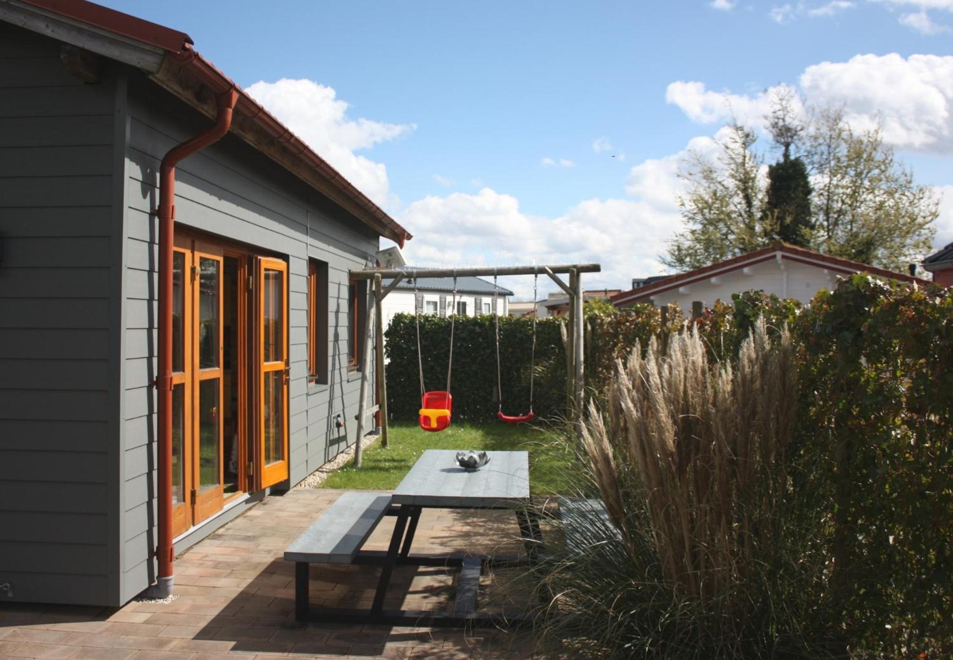 Villa Emilia - Gemuetliches Kinderfreundliches Blockhaus Mit Umzaeuntem Garten Sint Annaland Exterior foto